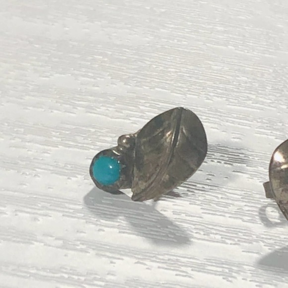 Vintage Indigenous Silver Tone Faux Turquoise Leaf Shaped Nature Earrings - Picture 2 of 8